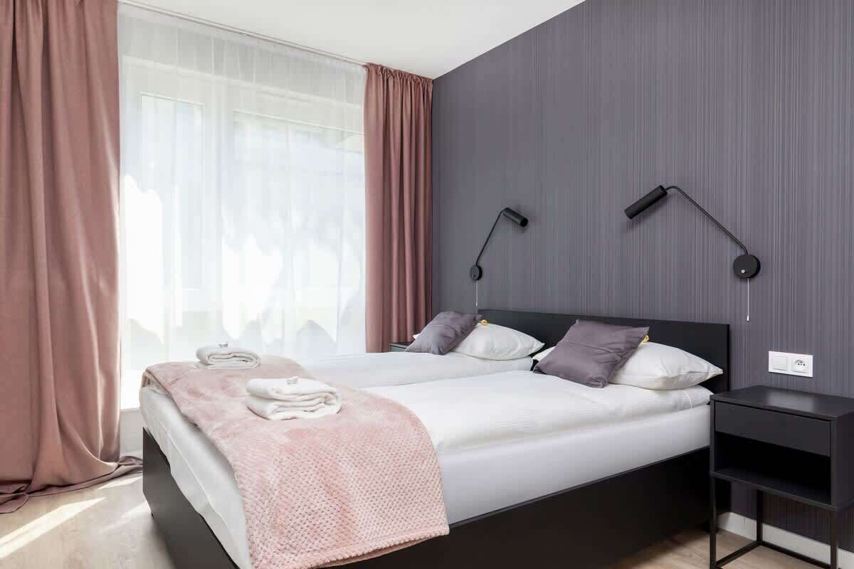 2 habitaciones, tabla de planchar con plancha, wifi y ropa de cama 