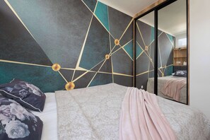 5 habitaciones, tabla de planchar con plancha, wifi y ropa de cama 