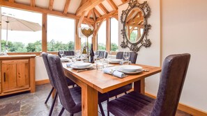 Dining - Hyde Tyning Cottage - sleeps 6 guests  in 3 bedrooms (Minchinhampton)