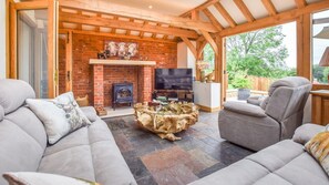 TV, fireplace, DVD player - Hyde Tyning Cottage - sleeps 6 guests  in 3 bedrooms (Minchinhampton)