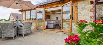 Hyde Tyning Cottage - sleeps 6 guests  in 3 bedrooms