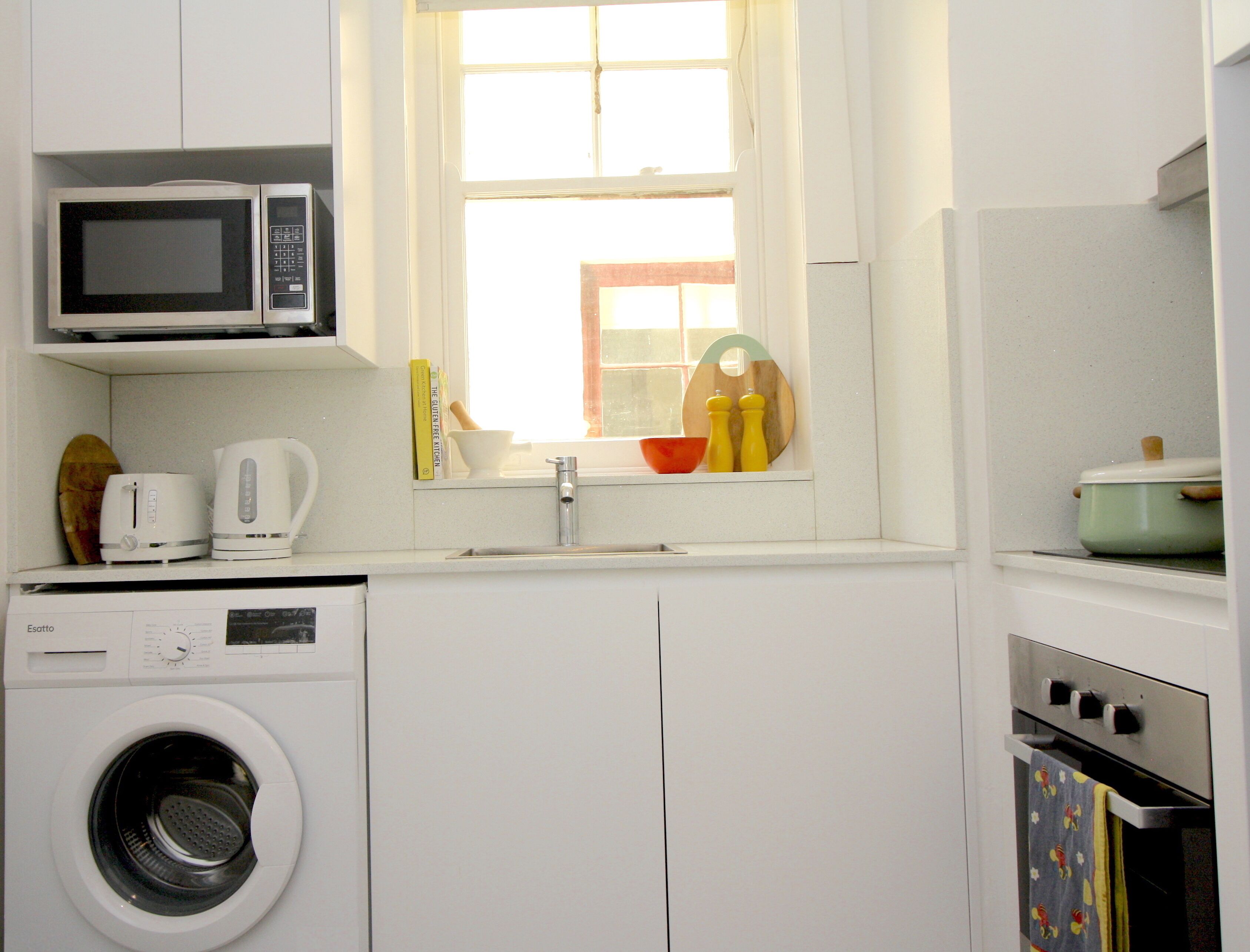 Renovated Spacious Studio In Urban Oasis w PARKING OPTION