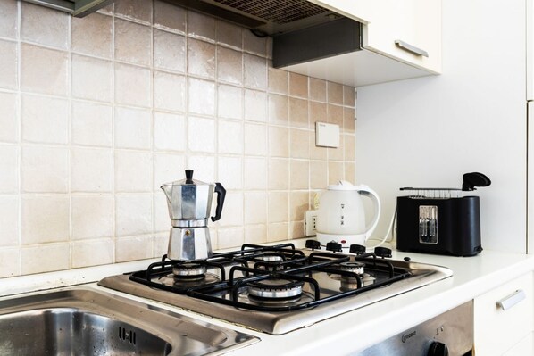 Fridge, microwave, oven, stovetop