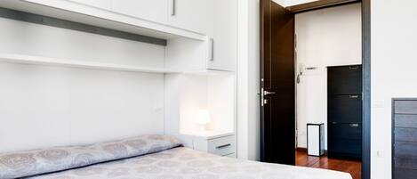 1 bedroom, iron/ironing board, bed sheets