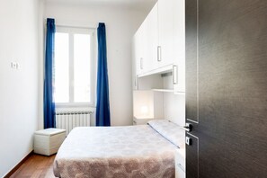 1 bedroom, bed sheets