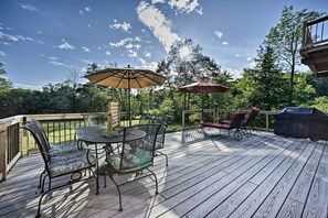 Outdoor dining - Luxury Home w/ Deck: Explore the Catskill Mtns! (Windham)