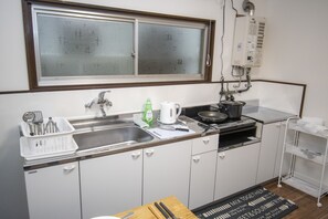 独立别墅 | 私人简易厨房 | 冰箱、微波炉、炉灶、厨具/餐具