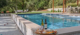 Family Fun in Glen Ellen: Pool, Hot Tub & Pickleball!