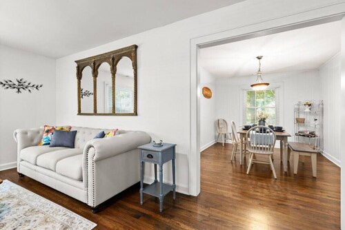 Magnolia on Main · Charming Farmhouse on Main St! WIFI + Dogs OK