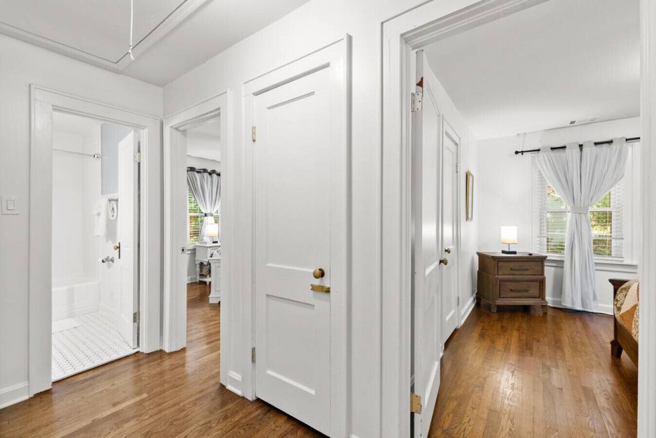 2 chambres, fer et planche à repasser, Wi-Fi, draps fournis