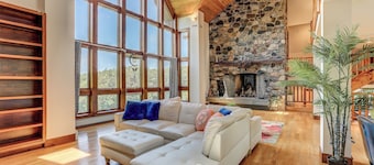 Peaceful Mountian Oasis: Firepit, Hot Tub, Sauna!