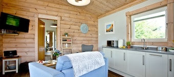 Broadpath, Great Field Lodges - a lodge that sleeps 2 guests in 1 bedroom