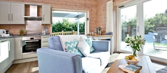 Cutterbrough, Great Field Lodges - a lodge that sleeps 2 guests in 1 bedroom