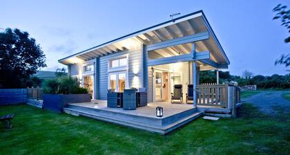 Swanpool, Great Field Lodges - a lodge that sleeps 2 guests in 1 bedroom