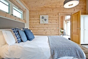 1 bedroom, desk, iron/ironing board, Internet