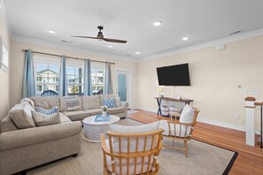 Smart TV - T2 Carolina Beach House (3 blocks from the beach) (Carolina Beach)