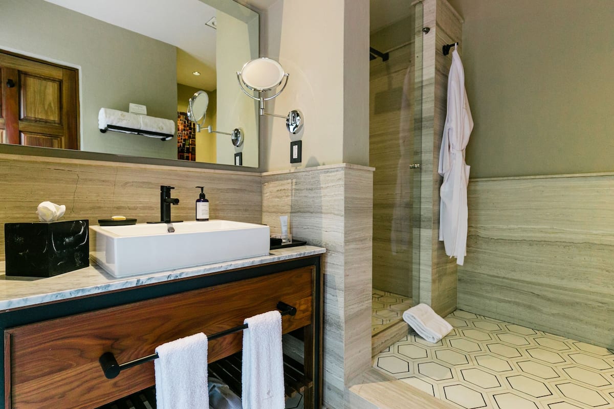 classic room (ome) | bathroom | slippers, towels