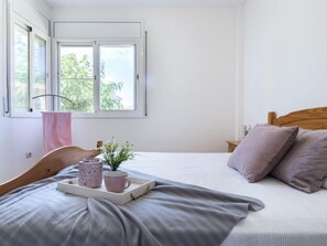 3 dormitorios, tabla de planchar con plancha, Internet