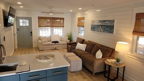 Smart TV, DVD player - Charming Ranch Near Shem Creek, Sullivan's Island, IOP and Historic Charleston! (Mount Pleasant)