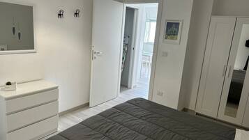 1 habitación, tabla de planchar con plancha, wifi gratis y ropa de cama