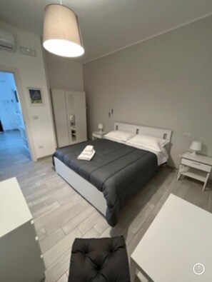 2 chambres, fer et planche à repasser, Wi-Fi, draps fournis