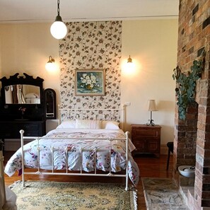 4 室のベッドルーム、WiFi (無料)、ベッドシーツ、車椅子でアクセスできる設備