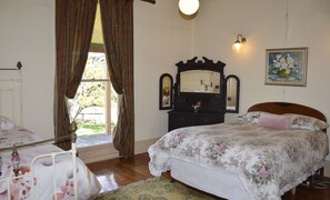 4 bedrooms, free WiFi, bed sheets, wheelchair access