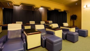 A theater room with rows of seats, a stage, and curtains. - Hotel Hill top (Tokyo)
