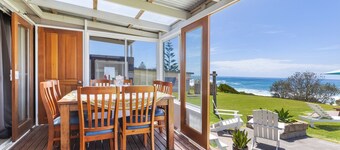 Glory House at Culburra - Beachfront