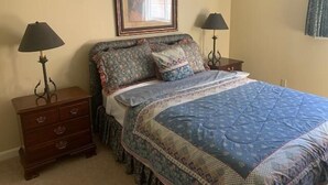 公寓式客房, 多张床 (Sugar Ski & Country Club Unit 412 Sil) | 2 多间卧室、免费 WiFi