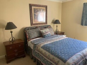 公寓式客房, 多张床 (Sugar Ski & Country Club Unit 412 Sil) | 2 多间卧室、免费 WiFi