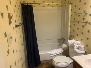 Apartment, Mehrere Betten (Sugar Ski & Country Club Unit 412 Sil) | Badezimmer