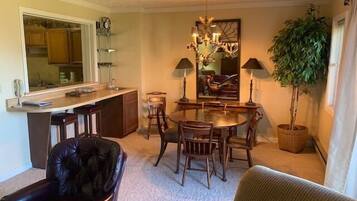 Kondominium, Beberapa Tempat Tidur (Sugar Ski & Country Club Unit 412 Sil) | 2 kamar tidur dan Wi-Fi gratis