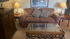 公寓式客房, 多张床 (Sugar Ski & Country Club Unit 412 Sil) | 客厅