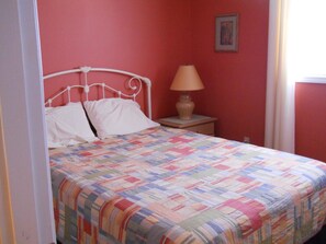 Kondominium, Beberapa Tempat Tidur (Sugar Ski & Country Club Unit 423 Sil) | 2 kamar tidur, setrika/meja setrika, Wi-Fi gratis, dan seprai linen