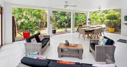 Mango Wood Villa - Tropical Coastal Living