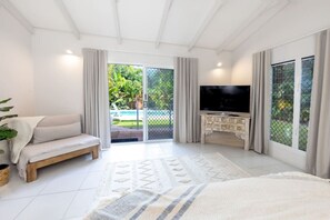 4 bedrooms, desk, iron/ironing board, travel crib