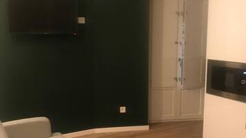 Apartamento exclusivo (3 Pax) | Sala de estar | TV de tela plana
