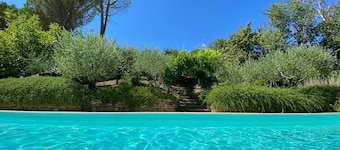Elegant lemon house in a typical Tuscan farmhouse.