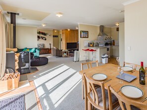 Interior - Turoa Lookout - Ohakune Holiday Home (Ohakune)