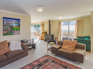 TV - Turoa Lookout - Ohakune Holiday Home (Ohakune)