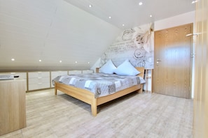 1 bedroom, iron/ironing board, free WiFi, bed sheets - ROBINSON dream holiday apartment - modern&quiet -in the adventure & culture area (Balve)