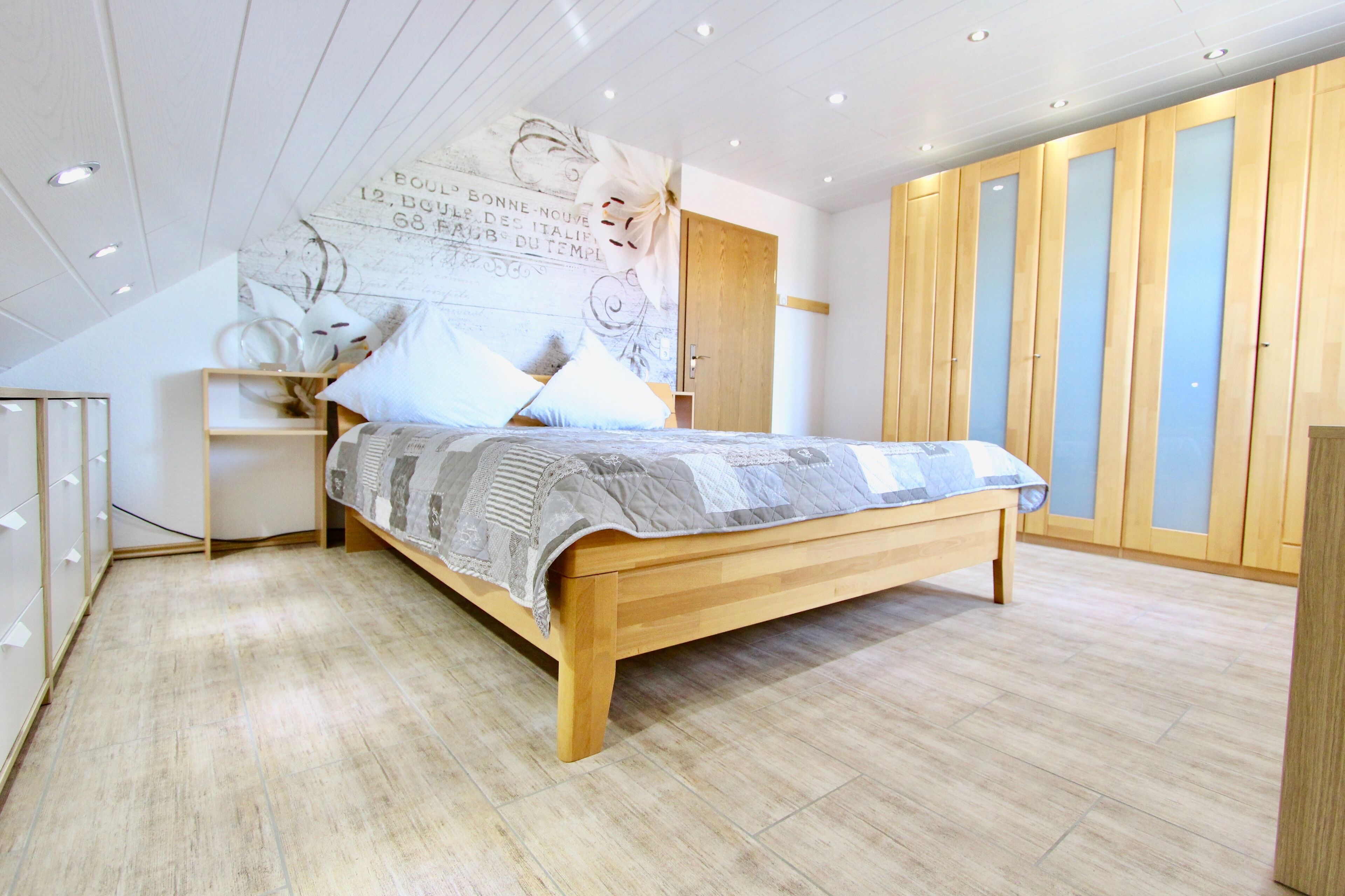 1 habitación, tabla de planchar con plancha, wifi gratis y ropa de cama 