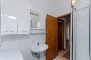 Apartment (A1) | Bathroom