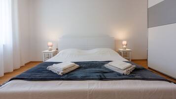 2 bedrooms, iron/ironing board, free WiFi