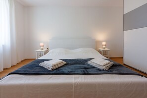 2 bedrooms, iron/ironing board, free WiFi