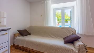 Private kitchen | Fridge, microwave, oven, stovetop