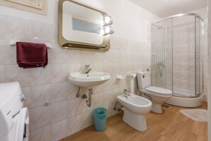 Bathroom | Shower - House Annie (Vinodol)