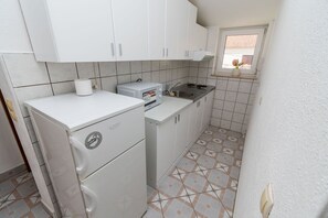 Appartement (A3) | Cuisine privée | Réfrigérateur, un four, surface de cuisson, bouilloire électrique