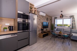 Apartment (A1) | Private kitchen | Fridge, microwave, stovetop, dishwasher